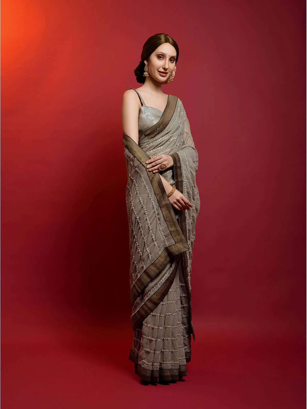 Odette Women Grey Georgette Saree With Unstitched Blouse